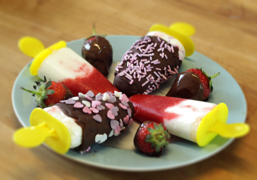 Înghețată tricoloră cu fructe și Iaurt Cremos Covalact de Țară