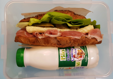 5 idei de pachet pentru serviciu - Sandwich in croissant  (1 portie, aprox 7 minute)