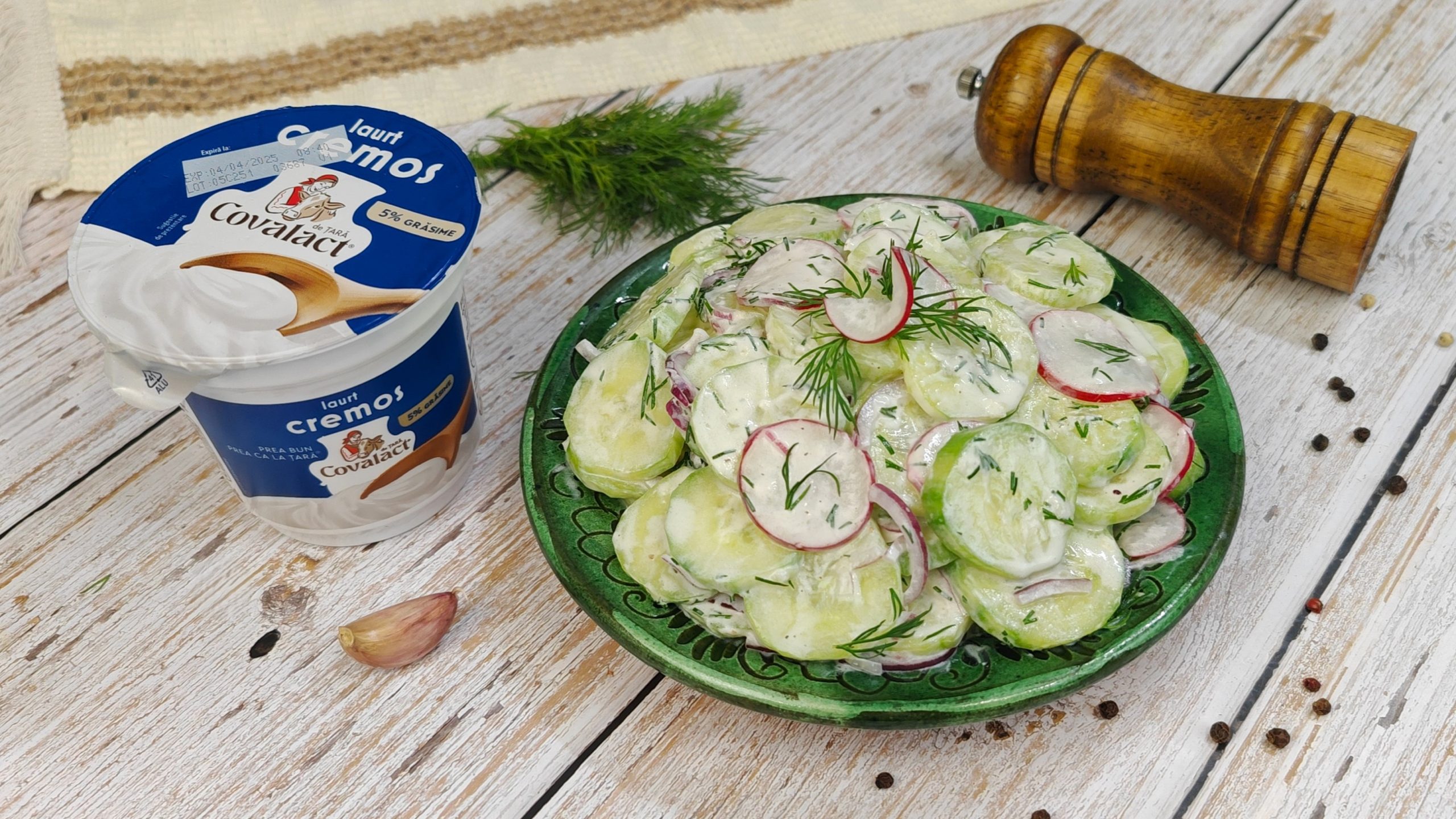 Salată de castraveți cu iaurt